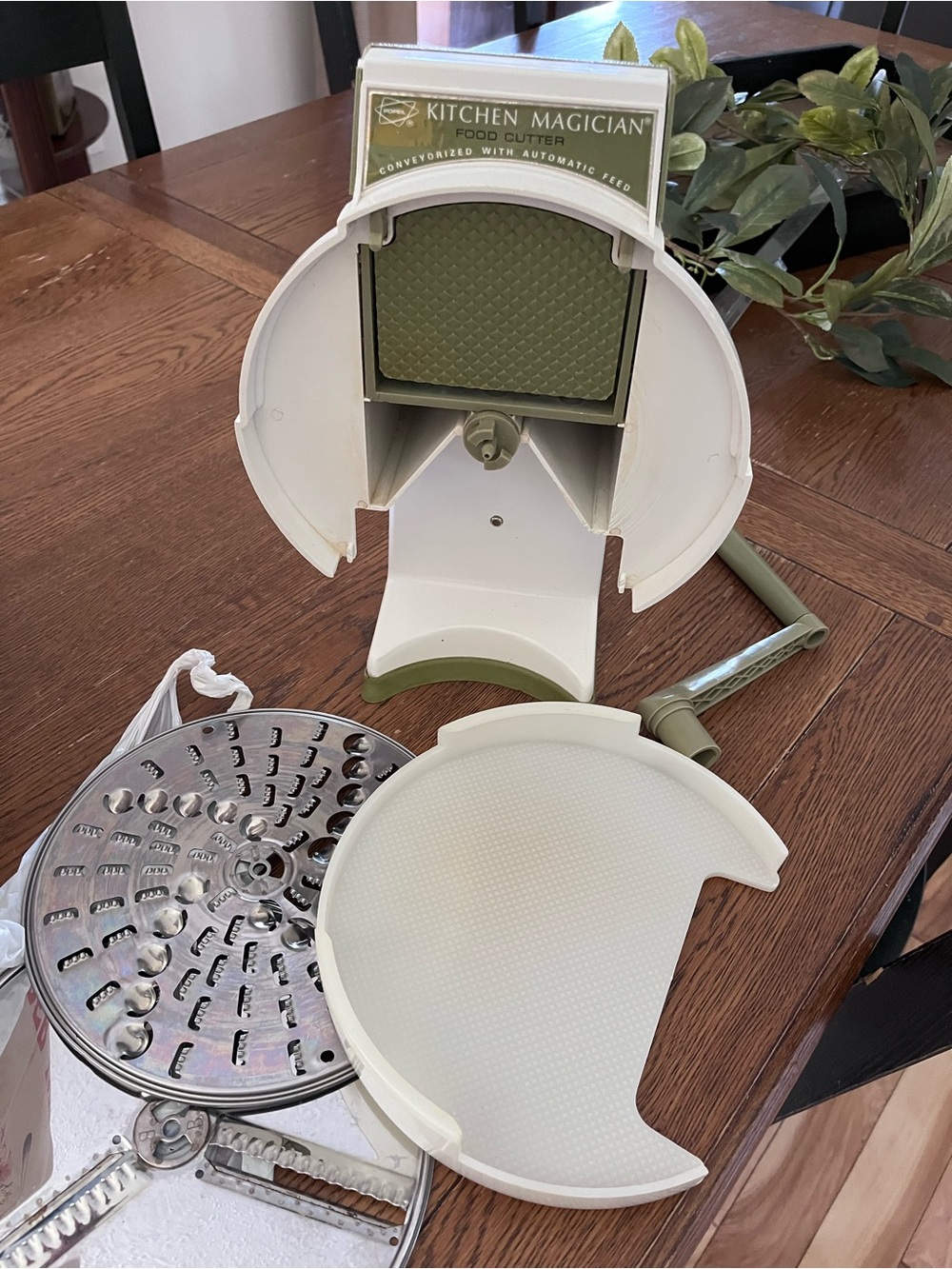 Kitchen Magician Food Cutter - White & Olive Green